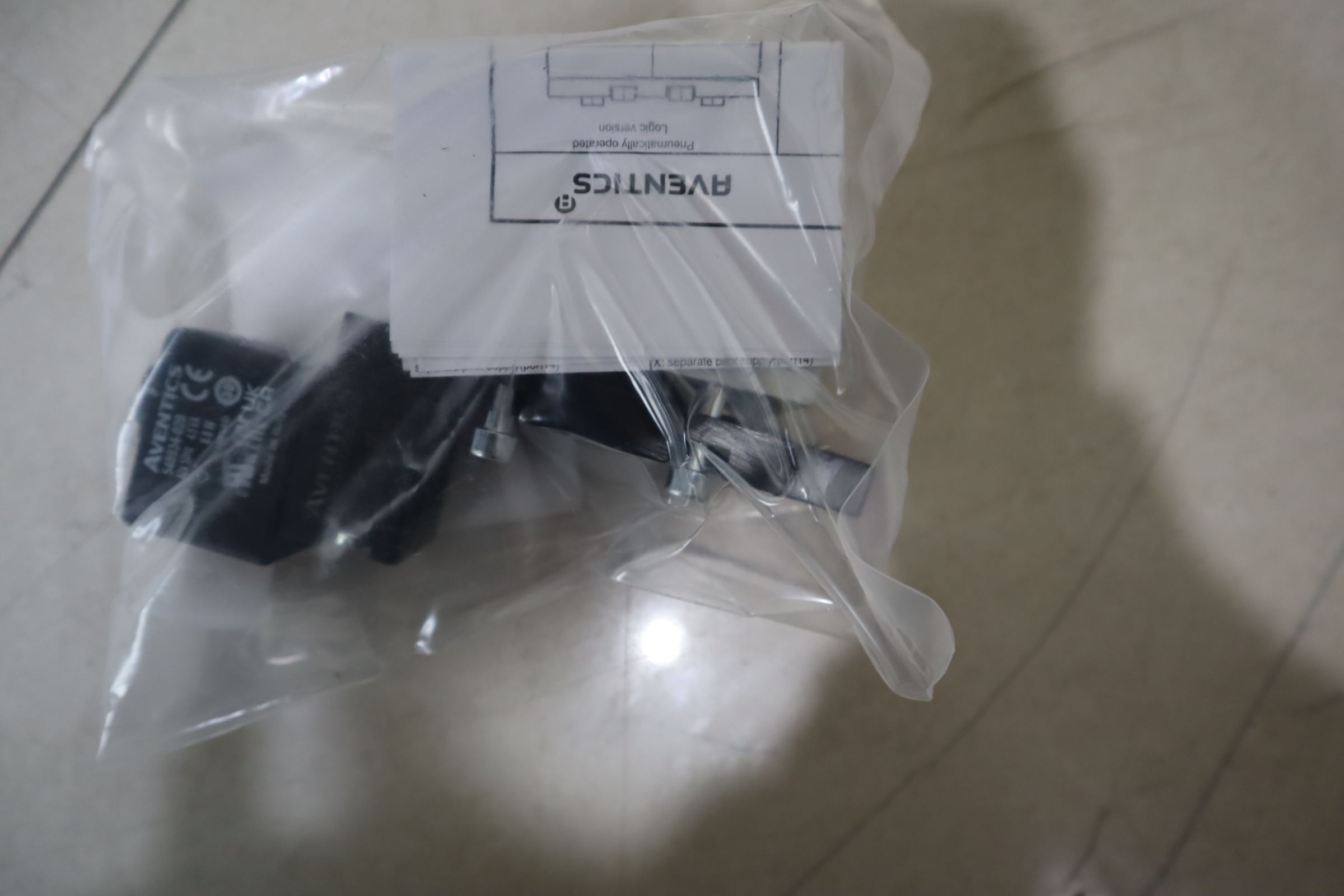 5811170540 V58152SR244211CNOHUXAAXCT0 AVENTICS安沃驰气动阀