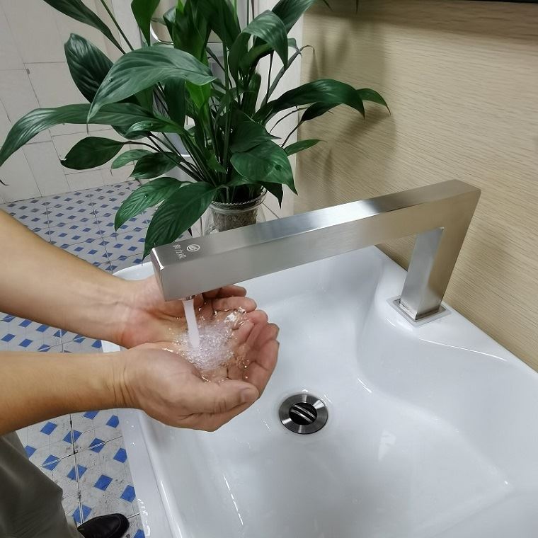 和力成酒店自动水龙头免接触加长