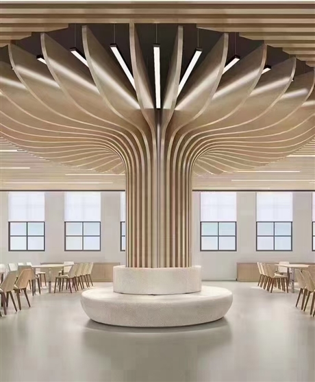 Curved aluminum square ceiling with wave shaped ceiling, wave shaped ceiling, aluminum profile, wood grain exterior wall, aluminum square ceiling