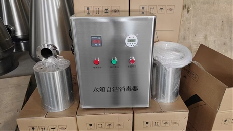 Built in water tank self-cleaning sterilizer