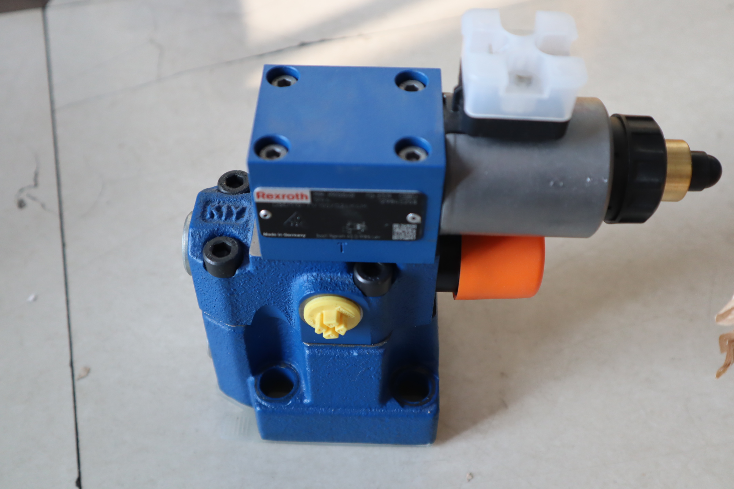 DBEM10-7X/100YG24K4M R901335402 德国力士乐REXROTH 比例溢流阀