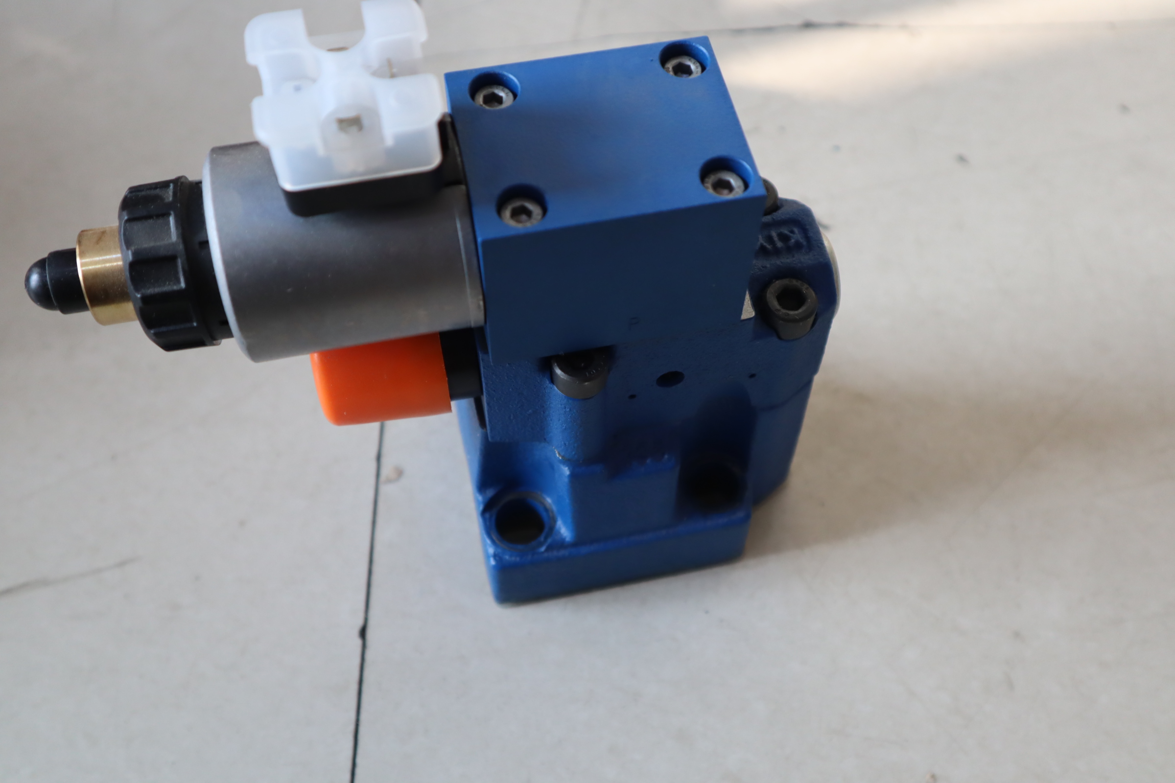 DBEM10-7X/100YG24K4M R901335402 德国力士乐REXROTH 比例溢流阀