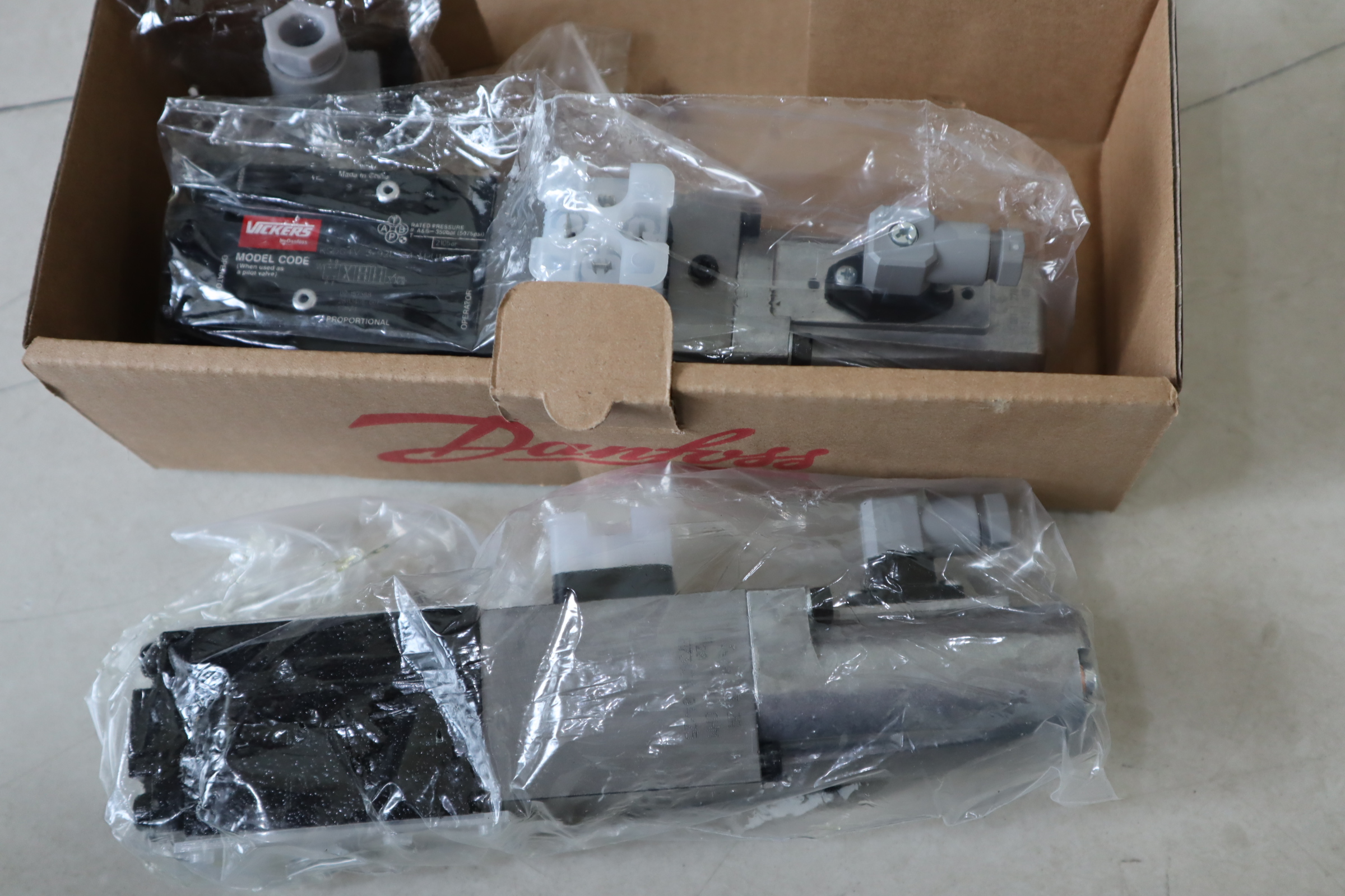 KSDG4V-3-92L-24-M-U1-H7-11 02-06-005 VICKERS