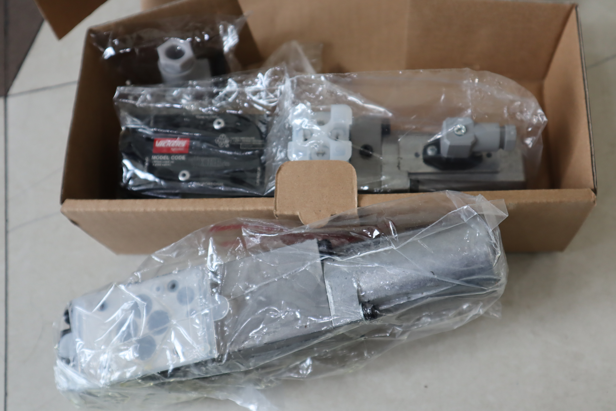 KSDG4V-3-92L-24-M-U1-H7-11 02-06-005 VICKERS
