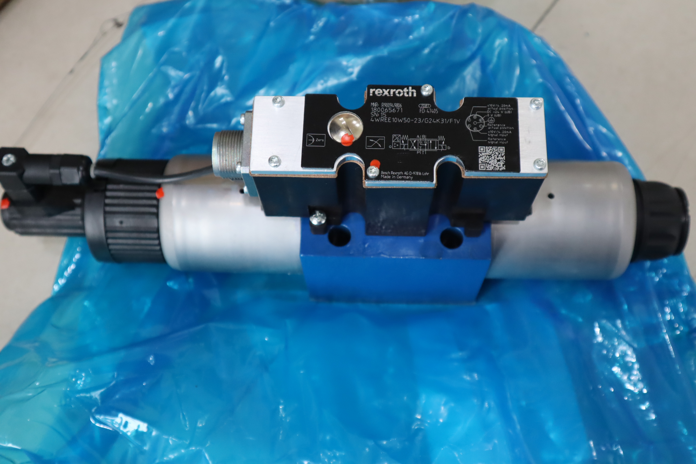 R900949806 4WREE10W50-2X/G24K31/F1V 德国力士乐REXROTH 比例阀