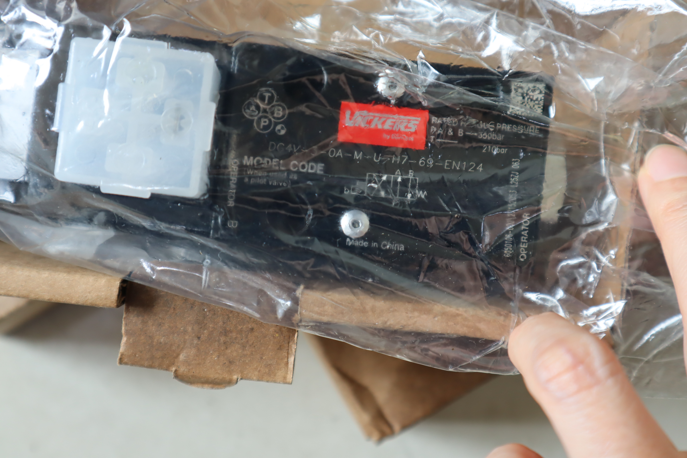 DG4V-3-0A-M-U-H7-69-EN124 6050106-002 威格士VICKERS丹佛斯