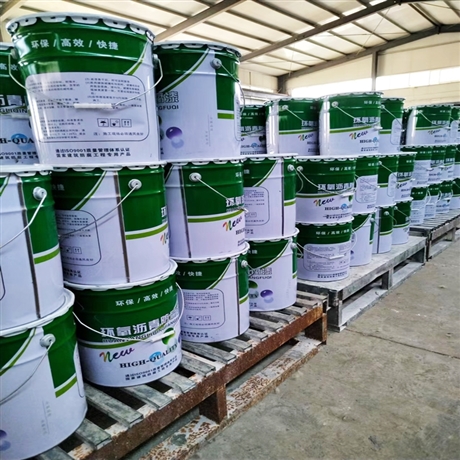 The surface of the epoxy coal tar anti-corrosion topcoat is glossy