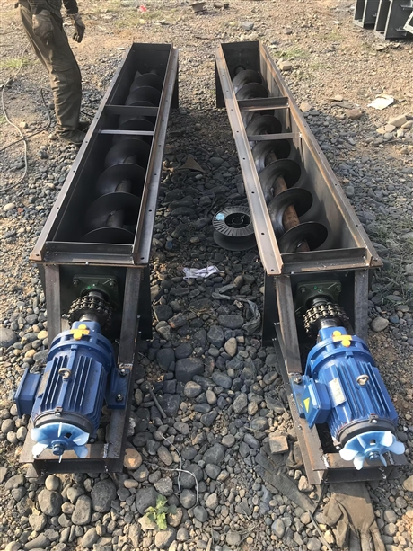 Spiral conveying unloader for conveying equipment