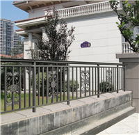 深圳带玻璃阳台栏杆 焊接铝合金栏杆