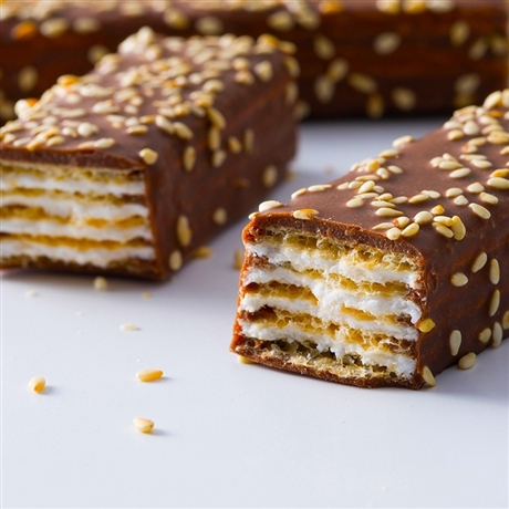 Sesame chocolate coated Weihua biscuits with multi-layer crispy sandwich, independent packaging for leisure snacks
