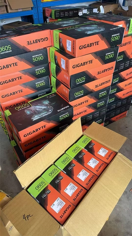 Gigabyte GeForce RTX 5090 graphics card 32GB VRAM high-performance gaming graphics processor