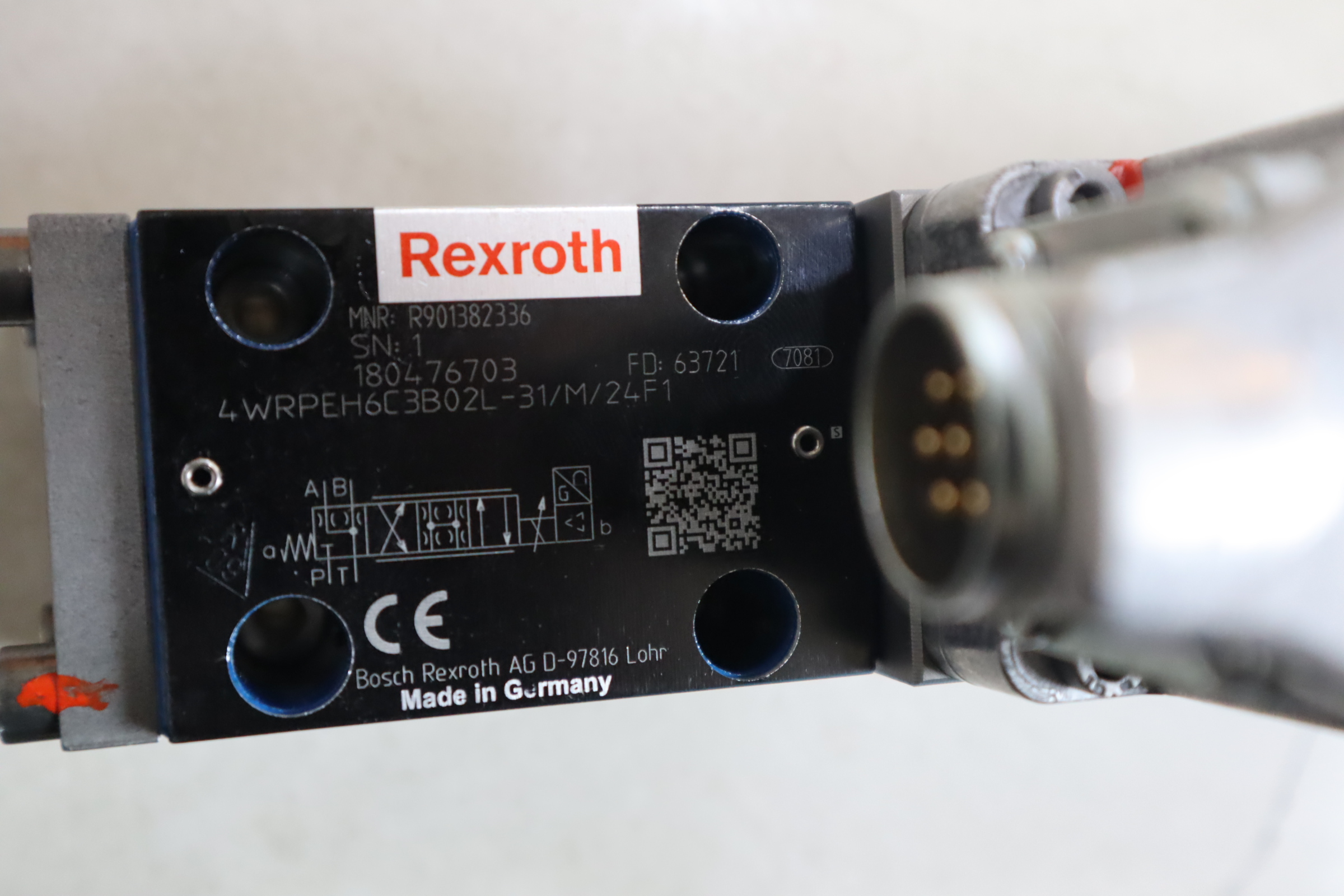 4WRPEH6C3B02L-30/M/24F1 R901382336 德国力士乐REXROTH比例阀
