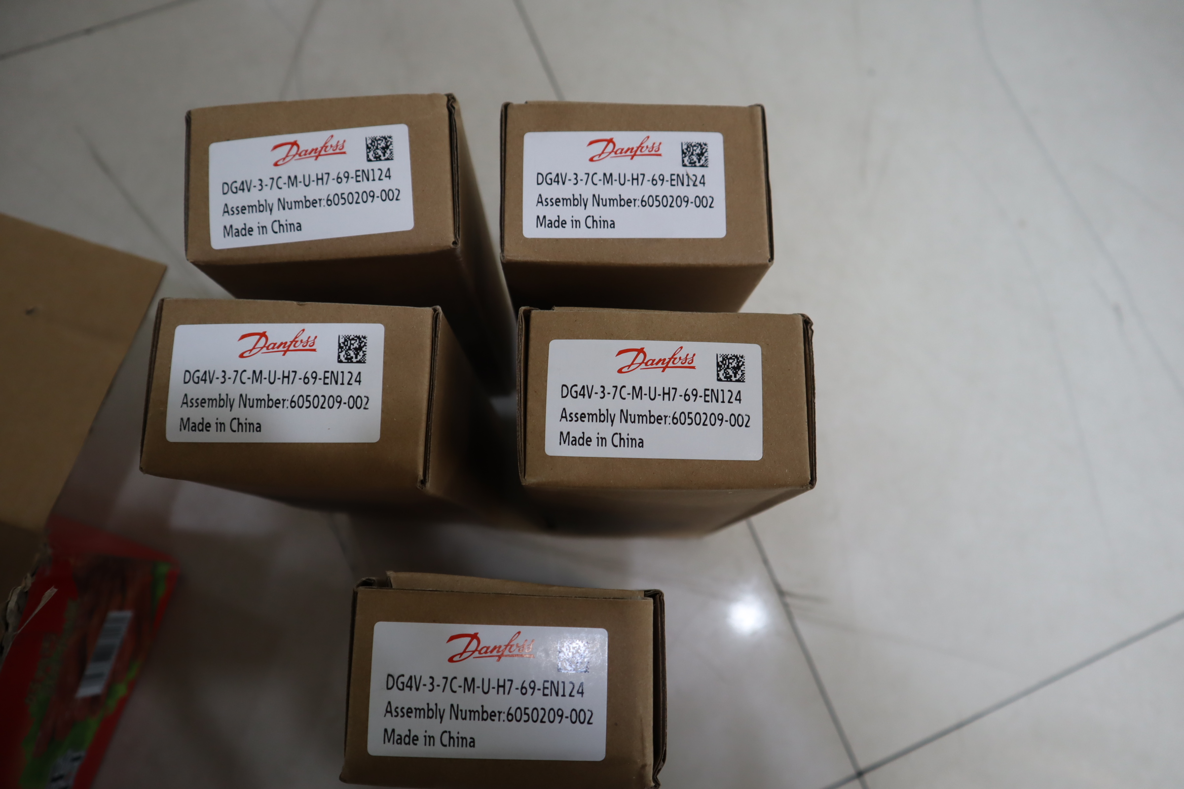 DG4V-3-7C-M-U-H7-69-EN124 6050209-002 VICKERS威格士DANFOSS