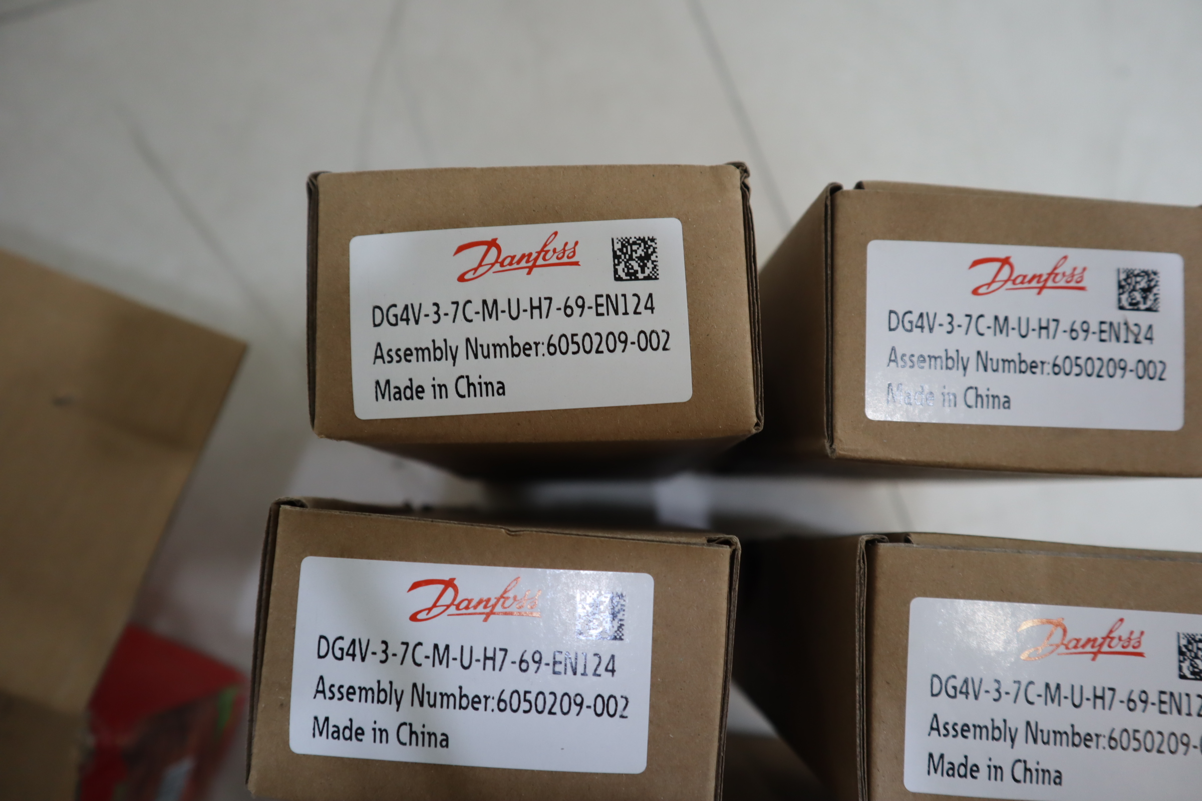 DG4V-3-7C-M-U-H7-69-EN124 6050209-002 VICKERS威格士DANFOSS