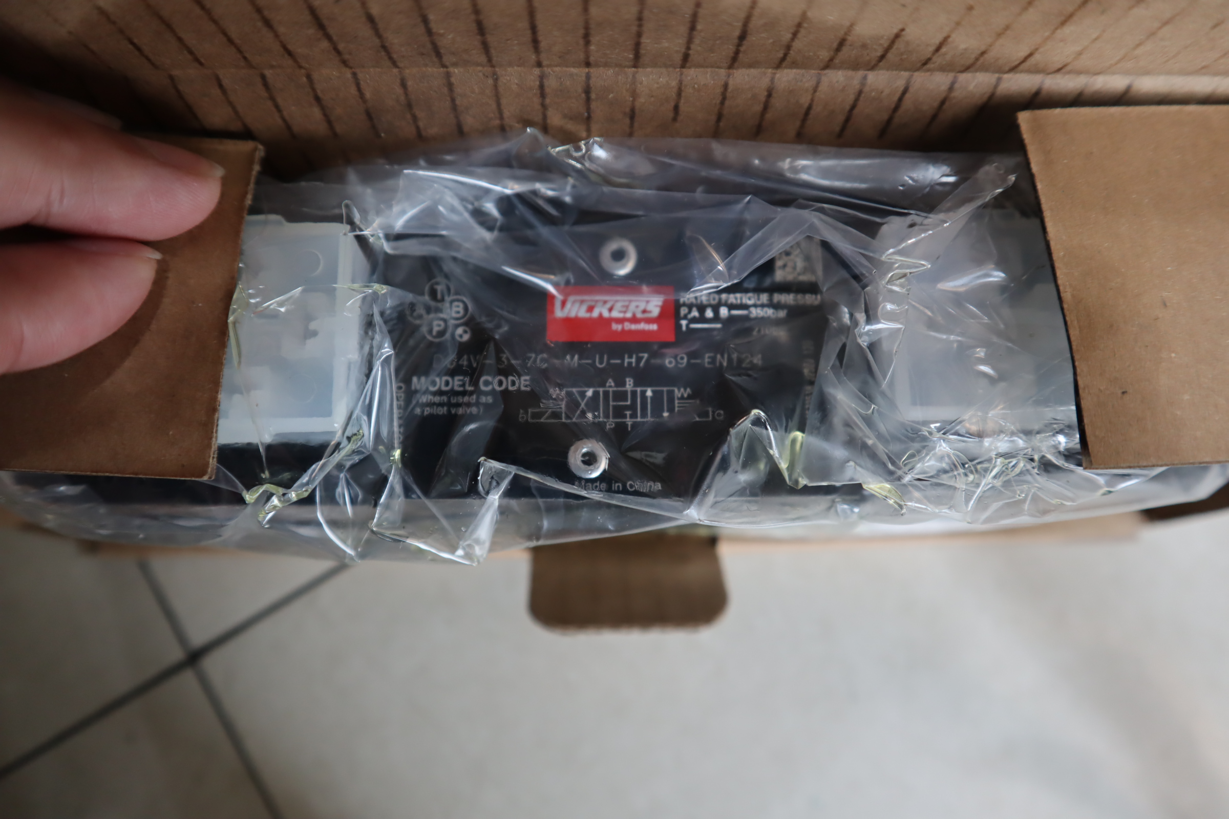 DG4V-3-7C-M-U-H7-69-EN124 6050209-002 VICKERS威格士DANFOSS