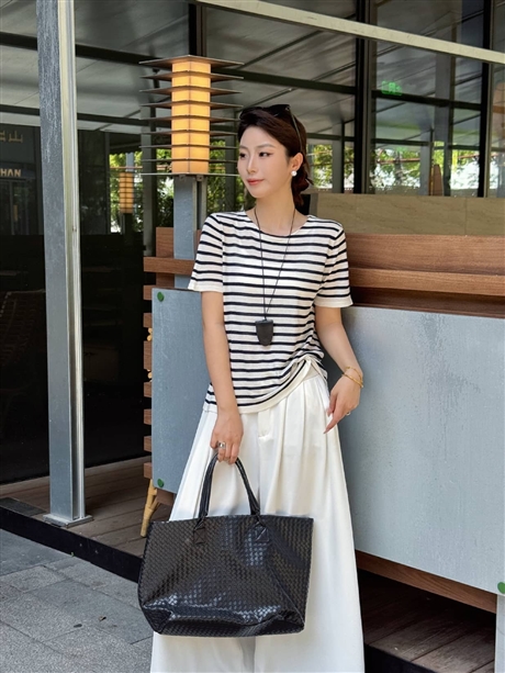 Tencel Hanma blend black and white striped short sleeved T-shirt for women in summer, French retro loose and breathable top