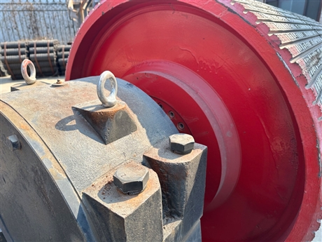 Industrial conveying equipment accessories, roller drum conveyor belt bracket combination