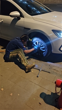 石首市附近拖车救援24小时道路救援  拖车电话