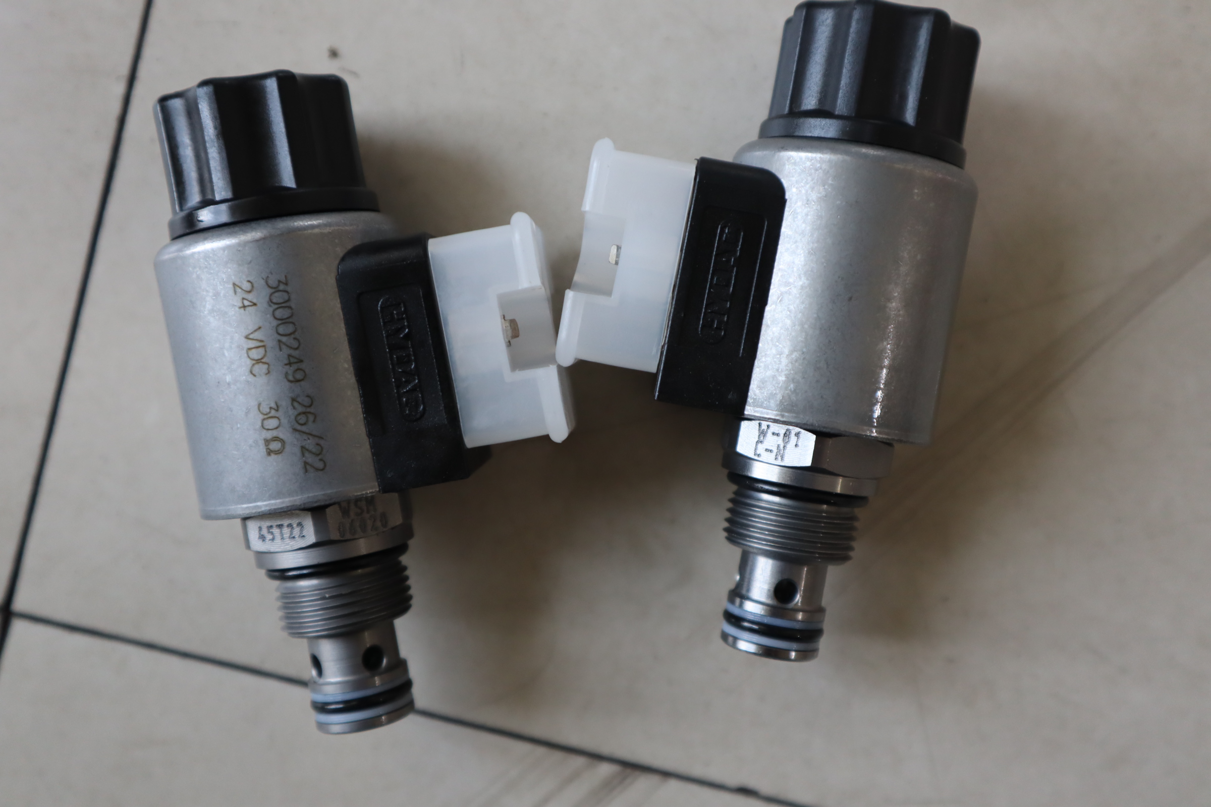 WSM06020W-01-C-N-DG24 3000249 24VDC HYDAC贺德克插装阀线圈