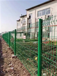 桃型柱护栏网 三角折弯防攀爬隔离栅 小区厂区围墙防护网