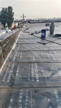 塘沽屋顶防水修缮 天津铺油毡  平房熬油铺顶 厂家销售油毡