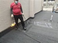 河东区外墙防水 飘窗周边漏水打胶 老旧屋堵漏翻新 销售油毡