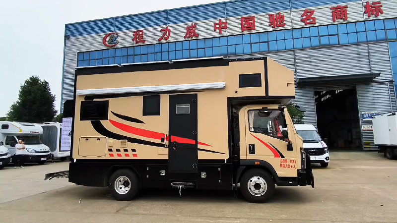 重汽轻卡旅居房车厂家直销