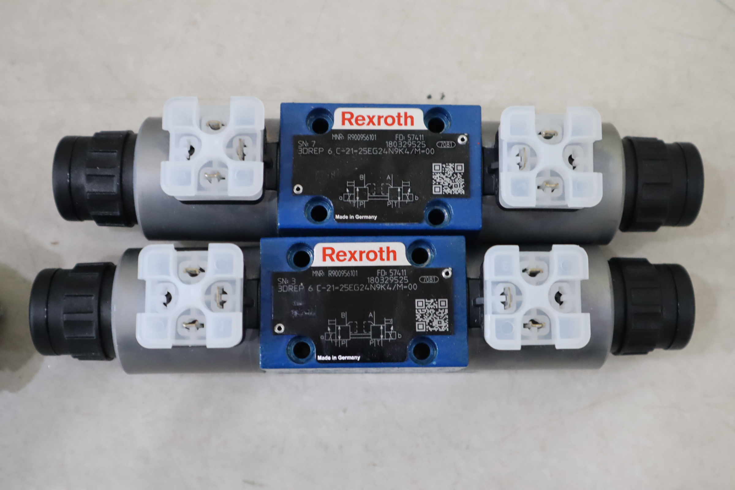 R900956101 3DREP6C-21-25EG24N9K4/M-00 力士乐REXROTH 比例阀