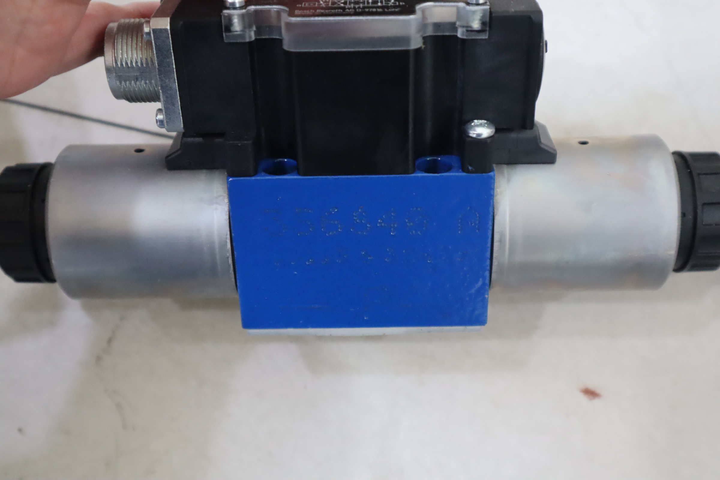 R900913454 4WRAEB6E15-23/G24N9K31/A1V 德国力士乐REXROTH比例阀