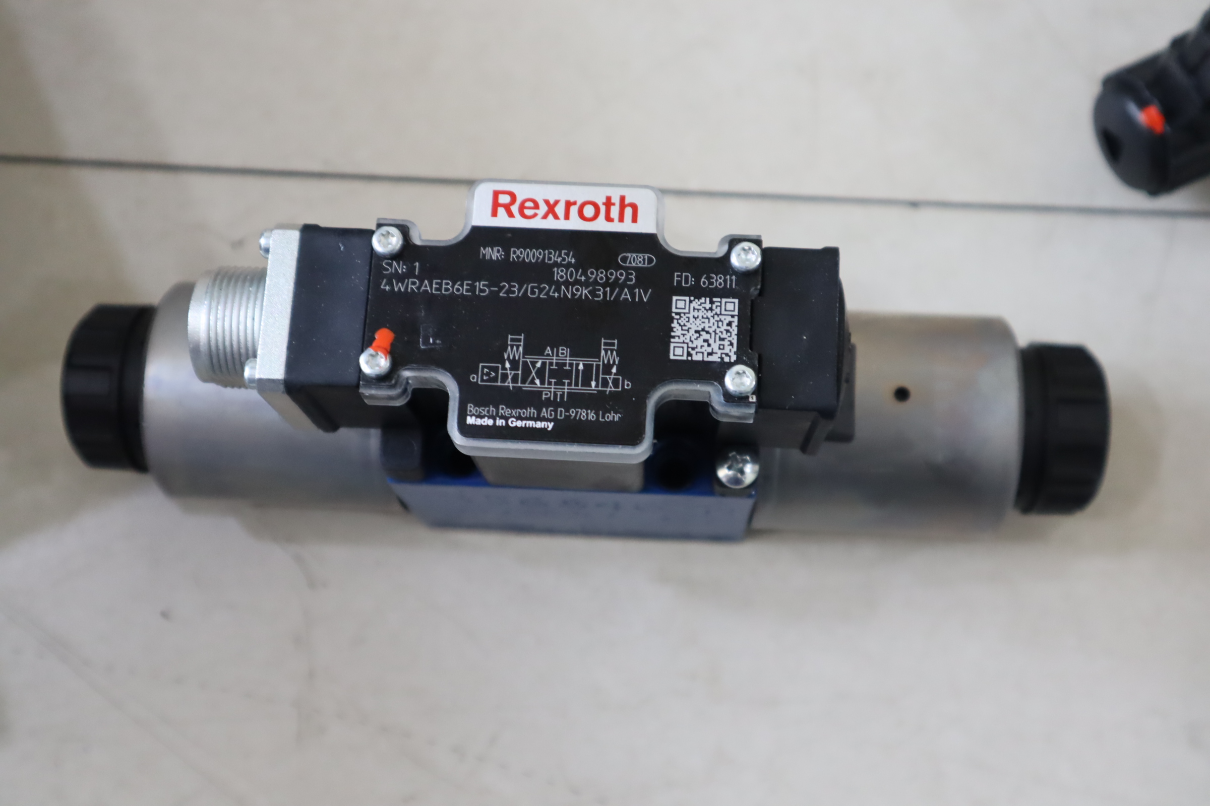 R900913454 4WRAEB6E15-23/G24N9K31/A1V 德国力士乐REXROTH比例阀