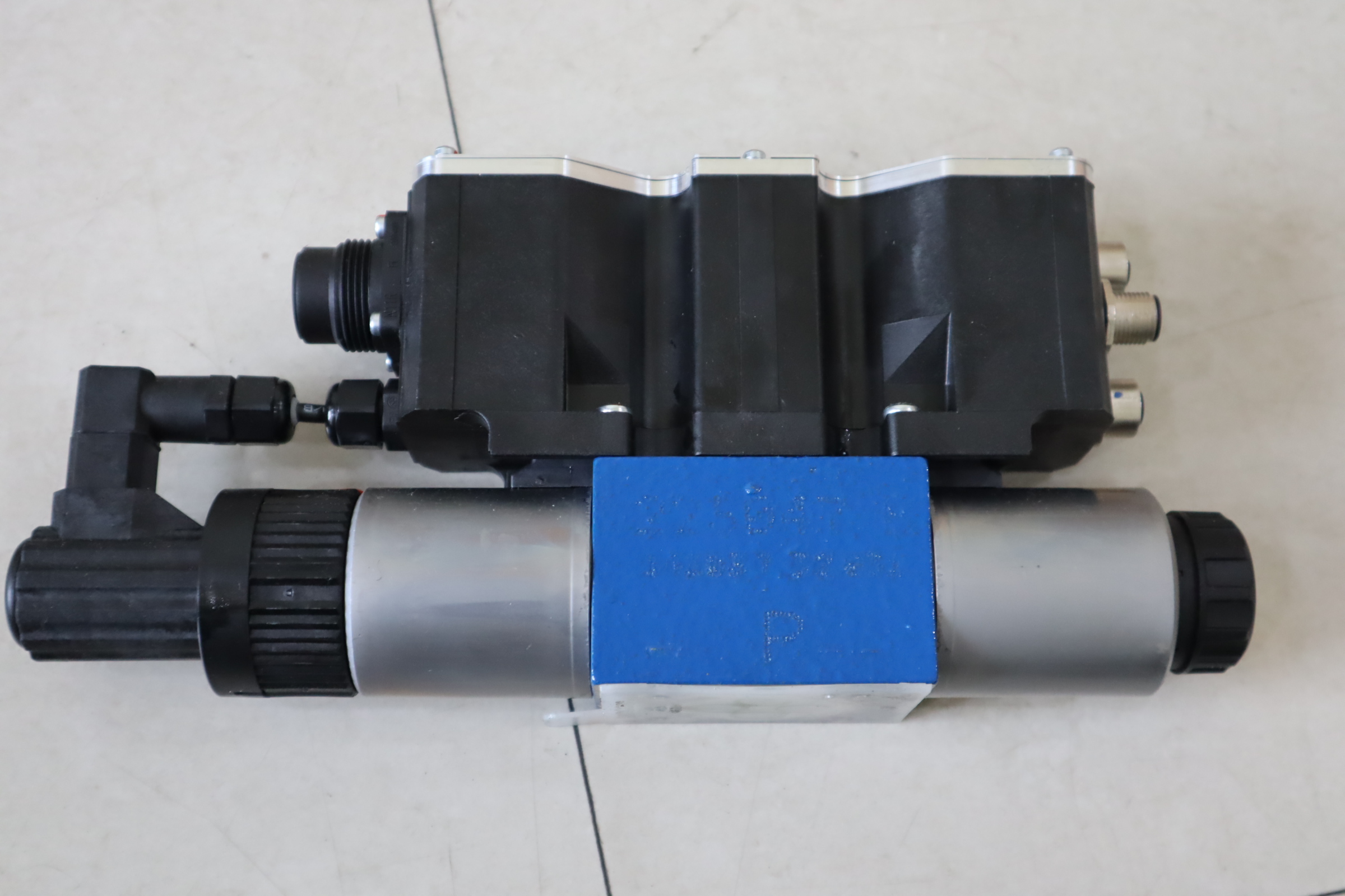 R901183072 4WREQ6Q5-08-2X/V00-24PA63 力士乐REXROTH比例阀