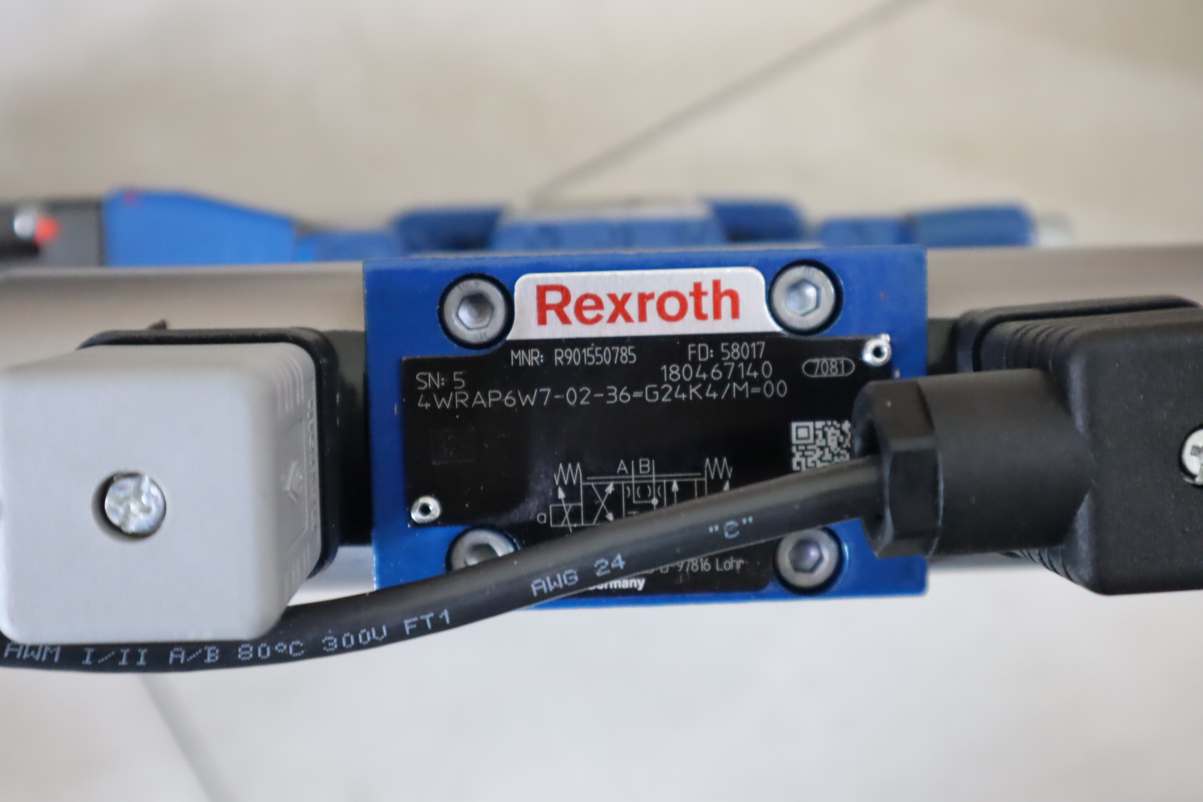R901175046 4WRKE10W8-100P-37/6EG24K31/F1D3M 力士乐REXROTH