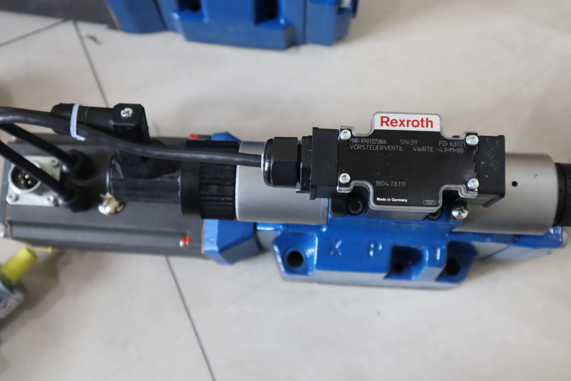 R901211498 4WRTE16W8-125L-46/6EG24K31/F1M 力士乐REXROTH比例阀
