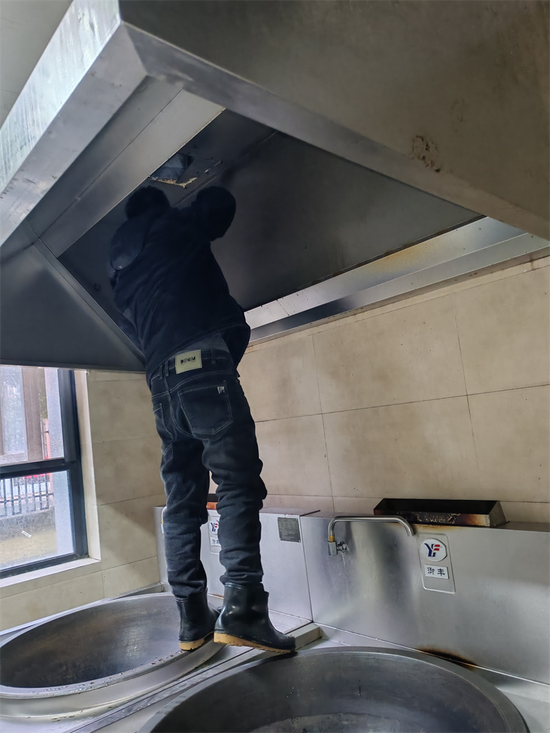 成都餐饮排烟风机清洗联系电话 上门油烟净化器清洗
