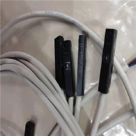 日本SMC气缸的磁性开关CD85N20-25-B 