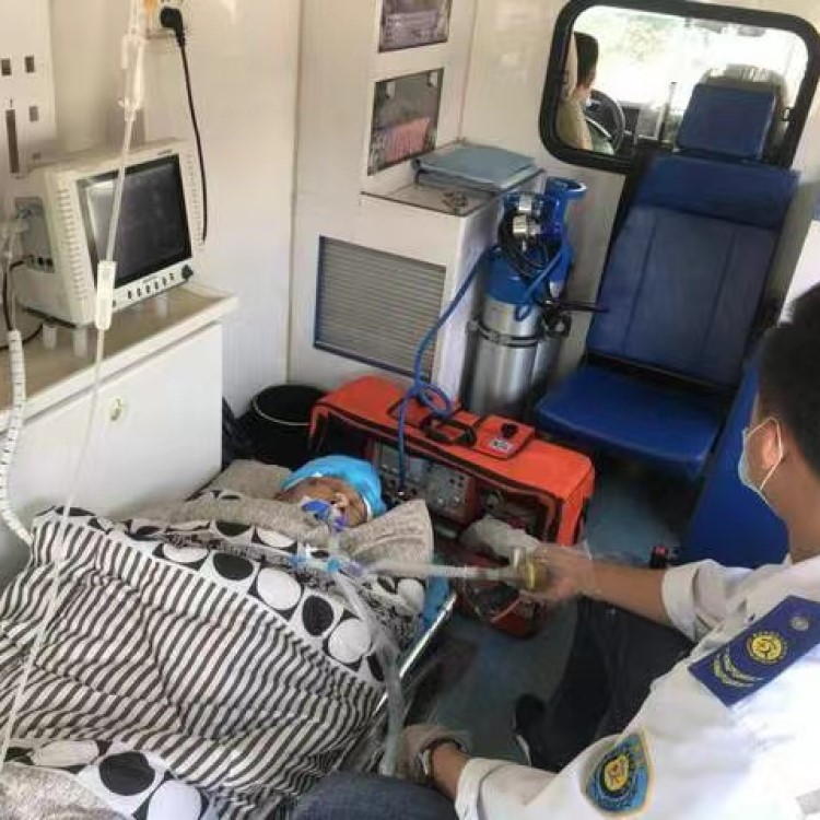 内江跨省返乡-卧床老人出院转运 正规护送