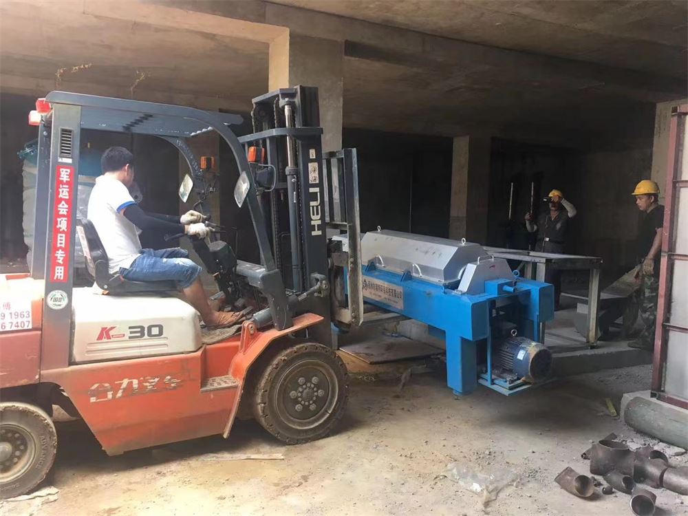 潲水油卧螺离心机 三项离心机使用方法