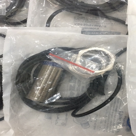技术参数施耐德开关XD2PA24CR   