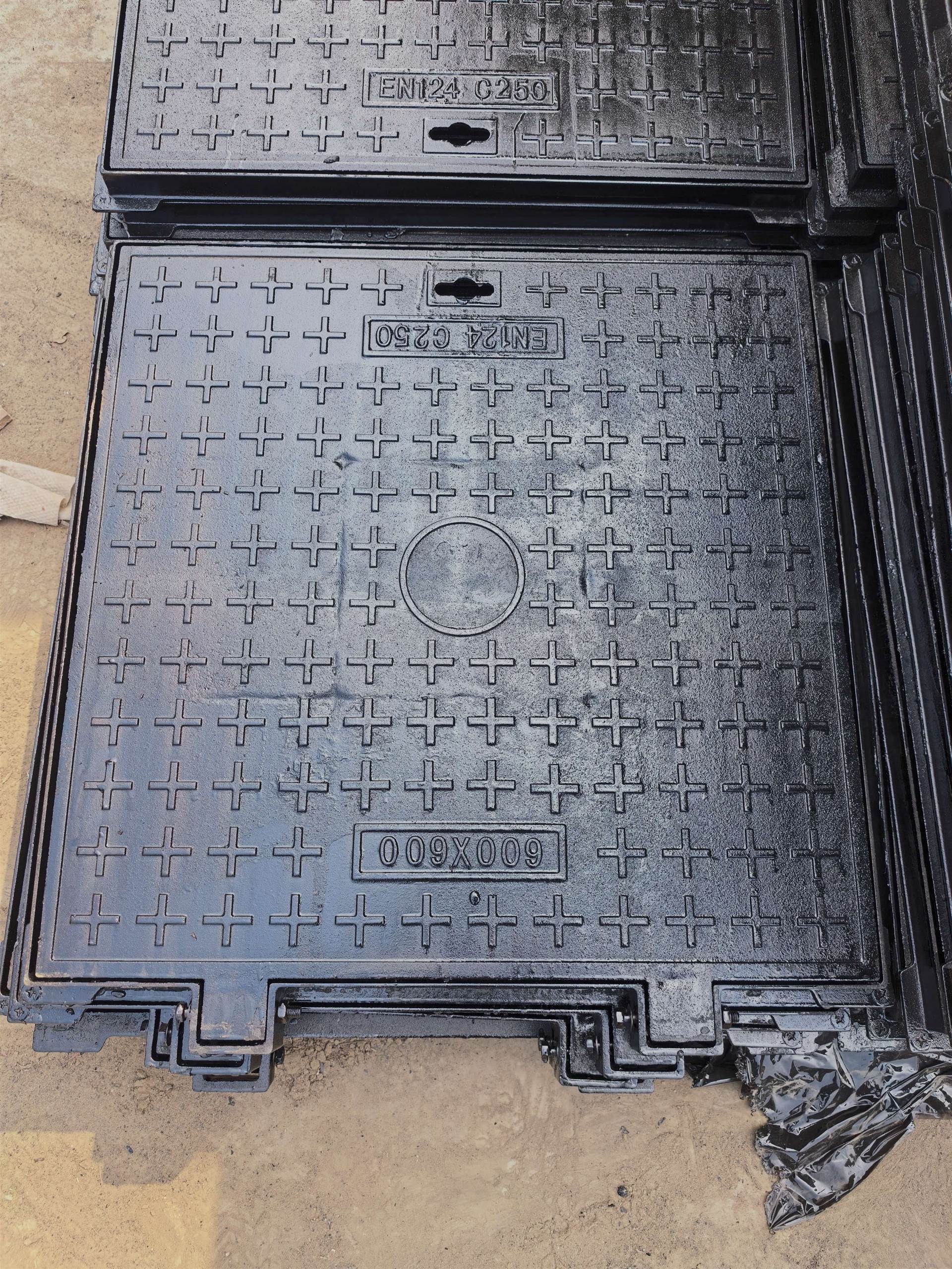 C250级球墨铸铁方井盖 600x600mm 小区次干道绿化带用