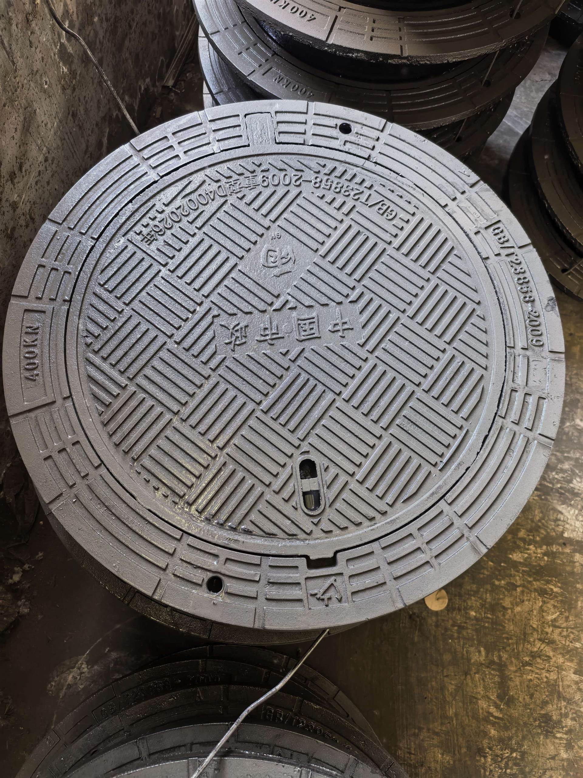 球墨铸铁防沉降井盖 D400级 700*900mm 市政主干道专用