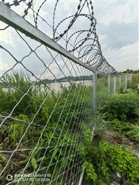 广西热镀锌护栏网厂家 热浸锌防护网 水库护栏网 热镀锌围网 烨方