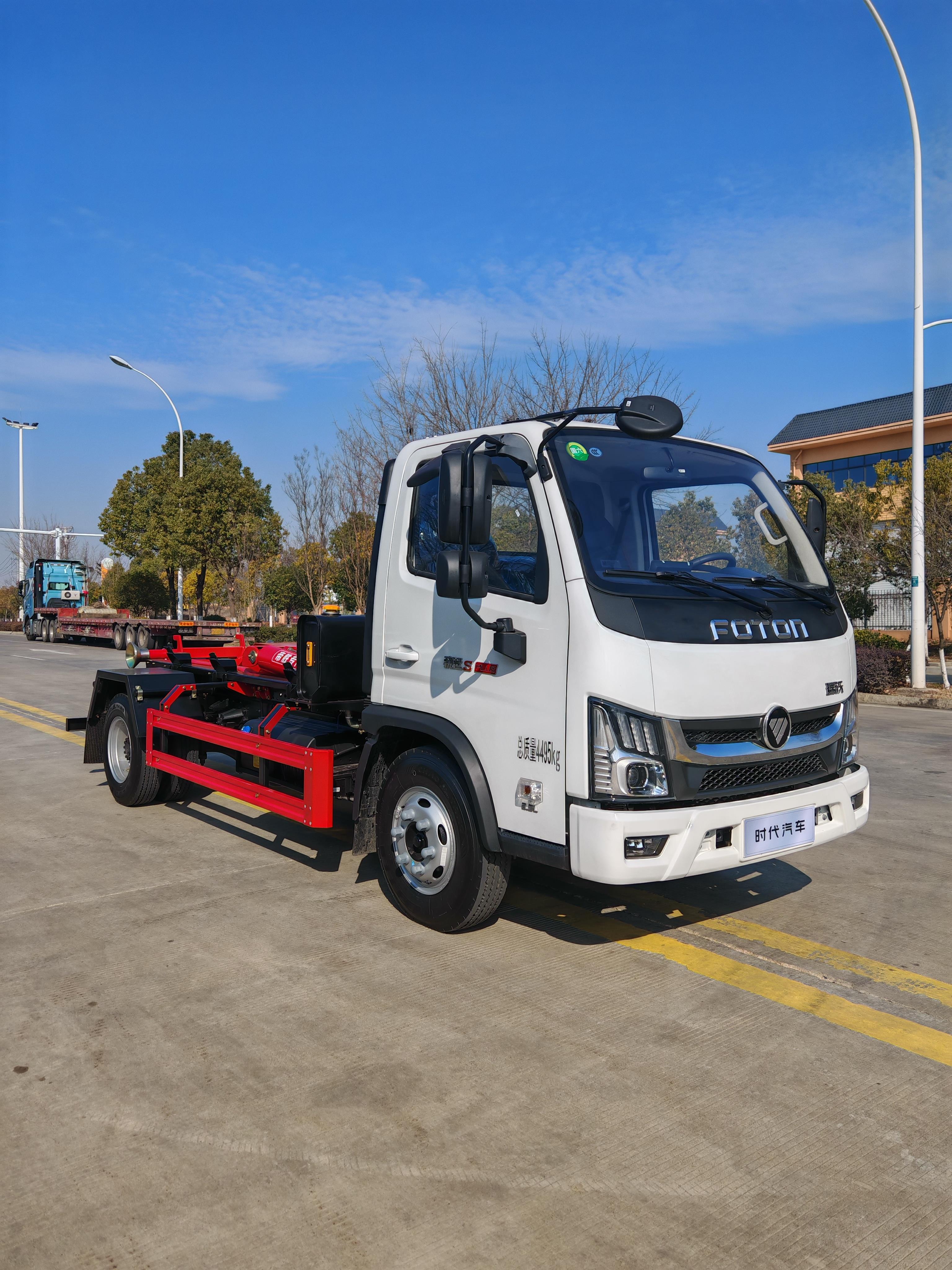 市场爆款底盘福田骁运蓝牌勾臂垃圾车  喷砂喷粉烤漆工艺，