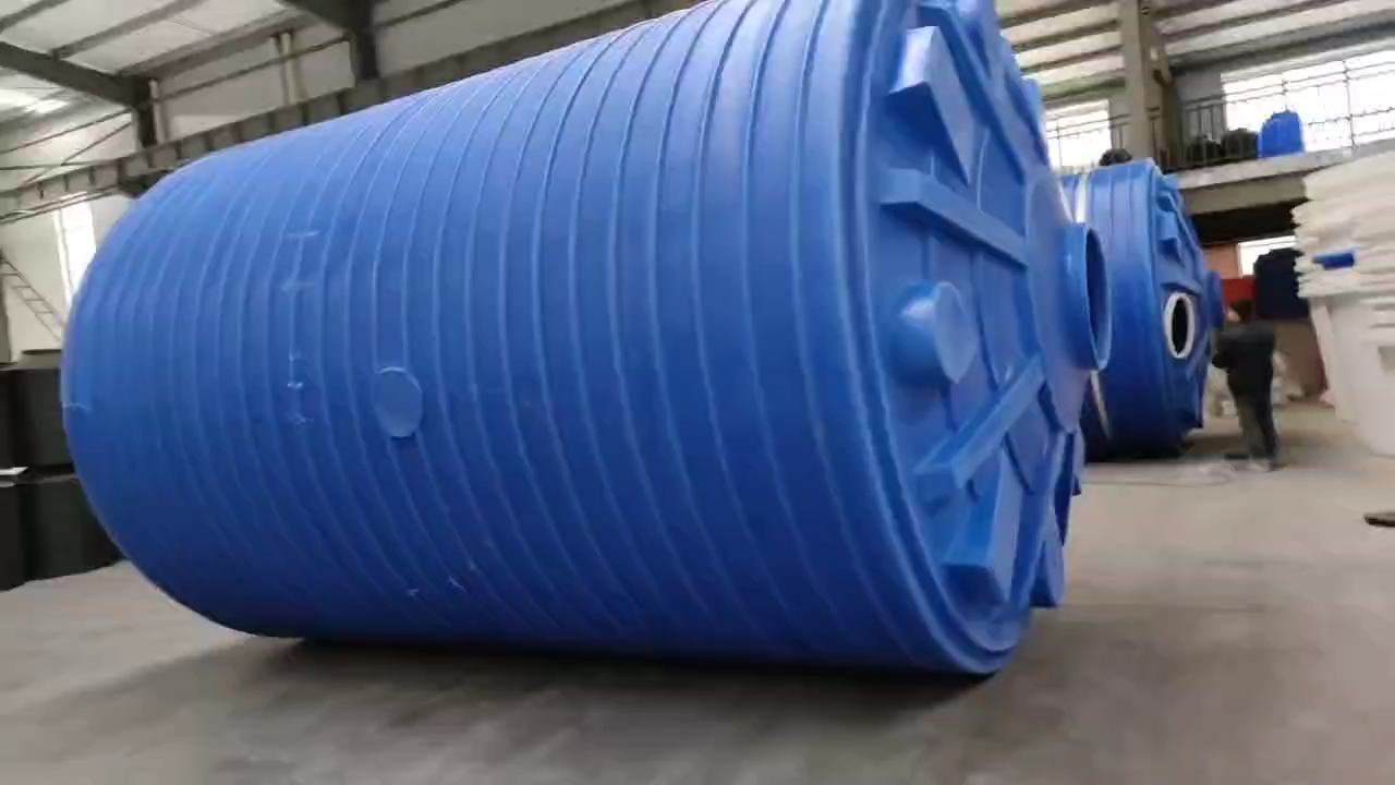 40立方次氯酸鈉儲罐制作中 視頻