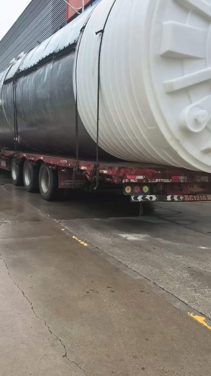 60噸廢水儲存罐發往廣州 視頻